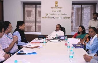 केंद्र शासनाच्या समग्र शिक्षा आणि मानव विकास कार्यक्रमांतर्गत कस्तुरबा गांधी बालिका विद्यालय योजना राज्यात राबविण्यात येत आहे.