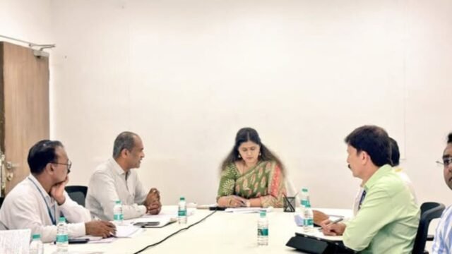 Animal Husbandry Minister Pankaja Munde reviewed the damage caused to livestock due to #heavyrains and floods in the state and the action taken accordingly at the Ministry.