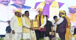 आद्यक्रांतिवीर राजे उमाजी नाईक यांच्या २३४ व्या जयंतीनिमित्त मुख्यमंत्री देवेंद्र फडणवीस यांनी भिवडी, (ता. पुरंदर) येथे आयोजित कार्यक्रमात अभिवादन केले.