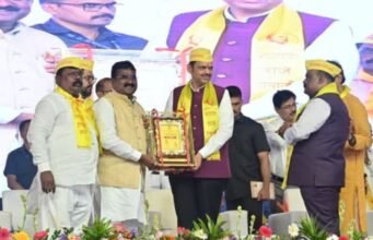 आद्यक्रांतिवीर राजे उमाजी नाईक यांच्या २३४ व्या जयंतीनिमित्त मुख्यमंत्री देवेंद्र फडणवीस यांनी भिवडी, (ता. पुरंदर) येथे आयोजित कार्यक्रमात अभिवादन केले.