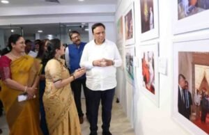 प्रभादेवी येथील पु.ल. देशपांडे महाराष्ट्र कला अकादमी येथील सांस्कृतिक कार्य विभागाच्या वतीने ‘नवा भारत सांस्कृतिक महासत्ता’ या प्रदर्शनाचे उद्घाटन सांस्कृतिक कार्य मंत्री आशिष शेलार यांच्या हस्ते करण्यात आले.