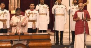 राष्ट्रपती द्रौपदी मुर्मू यांनी देशाचे १५ वे उपराष्ट्रपती म्हणून सी.पी. राधाकृष्णन यांना आज राष्ट्रपती भवनातील गणतंत्र मंडपम येथे पदाची शपथ दिली.