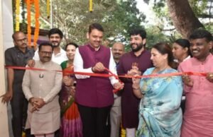 पुणे मेट्रोच्या छत्रपती संभाजी उद्यान मेट्रो स्थानक ते शनिवार पेठ यांना जोडणाऱ्या पादचारी पुलाचे उद्घाटन मुख्यमंत्री देवेंद्र फडणवीस यांच्या हस्ते करण्यात आले.