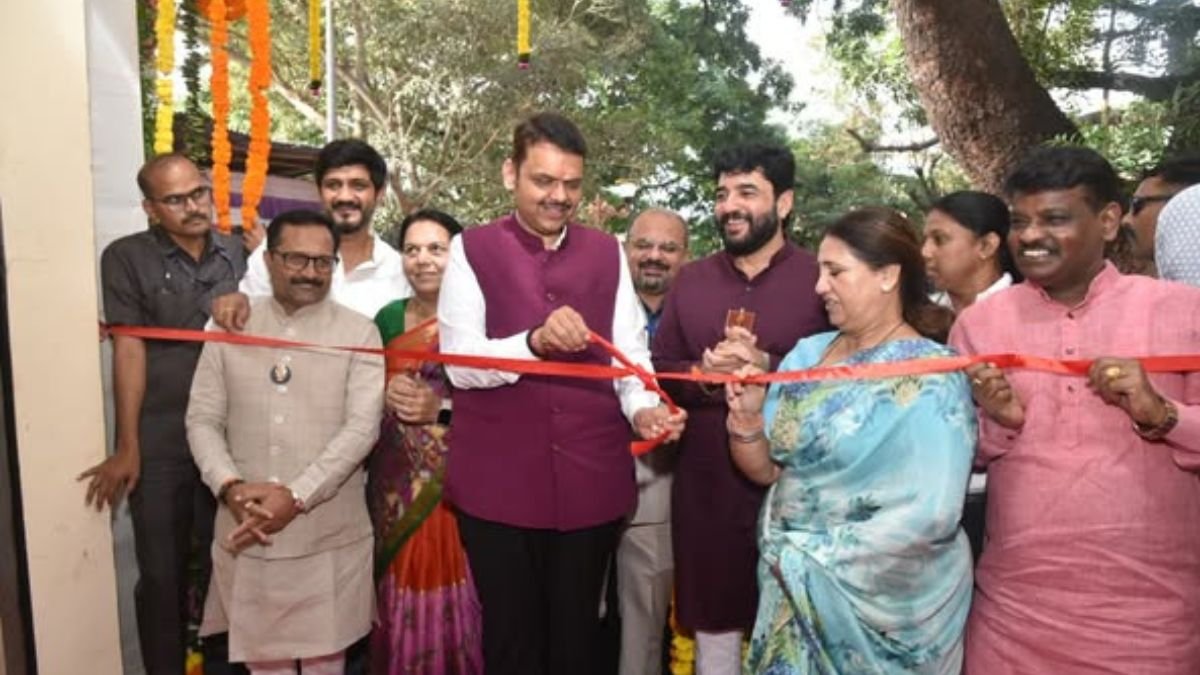 The pedestrian bridge connecting Pune Metro's Chhatrapati Sambhaji Udyan Metro Station to Shaniwar Peth was inaugurated by Chief Minister Devendra Fadnavis.