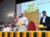 राज्यपाल आचार्य देवव्रत यांनी महाराष्ट्राचे २२ वे राज्यपाल म्हणून शपथ घेतली.