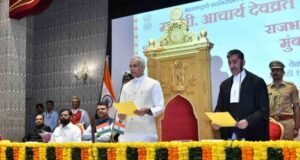 राज्यपाल आचार्य देवव्रत यांनी महाराष्ट्राचे २२ वे राज्यपाल म्हणून शपथ घेतली.