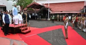 नवनियुक्त राज्यपाल आचार्य देवव्रत यांचे आज मुंबई येथे सपत्नीक आगमन झाले.