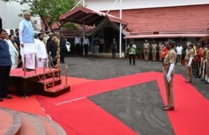नवनियुक्त राज्यपाल आचार्य देवव्रत यांचे आज मुंबई येथे सपत्नीक आगमन झाले.