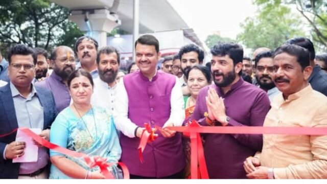 The flyover constructed on Sinhagad Road from Rajaram Bridge to Fun Time Theater was put into service by the citizens. The second phase was opened for traffic by Chief Minister Devendra Fadnavis.