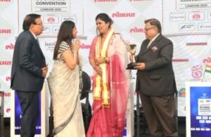 पर्यावरण व पशुसंवर्धन मंत्री पंकजा मुंडे यांना त्यांच्या विभागात केलेल्या उत्कृष्ट कामाबद्दल #लोकमत वृत्तपत्र समुहाच्या वतीने ‘कोहिनूर ऑफ इंडिया’ हा पुरस्कार लंडन येथील एका दिमाखदार सोहळ्यात काल देण्यात आला.