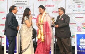 पर्यावरण व पशुसंवर्धन मंत्री पंकजा मुंडे यांना त्यांच्या विभागात केलेल्या उत्कृष्ट कामाबद्दल #लोकमत वृत्तपत्र समुहाच्या वतीने ‘कोहिनूर ऑफ इंडिया’ हा पुरस्कार लंडन येथील एका दिमाखदार सोहळ्यात काल देण्यात आला.