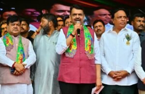 दहीहंडी उत्सवाच्या निमित्ताने शहर व उपनगरातील विविध कार्यक्रमांना मुख्यमंत्री देवेंद्र फडणवीस यांनी भेट देऊन नागरिकांना शुभेच्छा दिल्या.