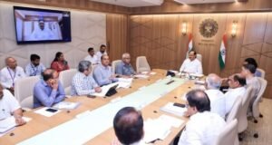 राज्यातील ऊस उत्पादक शेतकऱ्यांच्या हितासाठी केंद्र शासनाच्या निर्देशानुसार एफआरपी (रास्त व किफायतशीर दर) प्रमाणे ऊसदर देण्याबाबत राज्य शासन लवकरच सकारात्मक निर्णय घेणार असल्याची माहिती उपमुख्यमंत्री अजित पवार यांनी दिली.