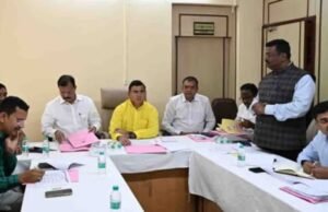 राज्यात महाराष्ट्र सहकारी ग्राहक महासंघाच्या माध्यमातून शेतकरी आणि ग्राहक या दोन्ही घटकांचा लाभ होईल, या उद्देशाने ‘अपना भांडार’ या नावाने बहुउद्देशीय ग्राहक भांडारे चालवली जातात.