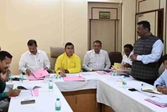 राज्यात महाराष्ट्र सहकारी ग्राहक महासंघाच्या माध्यमातून शेतकरी आणि ग्राहक या दोन्ही घटकांचा लाभ होईल, या उद्देशाने ‘अपना भांडार’ या नावाने बहुउद्देशीय ग्राहक भांडारे चालवली जातात.
