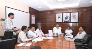 राजीव गांधी विद्यार्थी अपघात सानुग्रह अनुदान योजनेच्या पात्रतेस मान्यता देणारी सध्याची जिल्हास्तरीय समिती ऐवजी तालुकास्तरावर समिती स्थापन करावी.