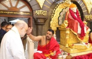 केंद्रीय गृह व सहकार मंत्री अमित शाह यांनी श्री साईबाबा समाधी मंदिराला भेट देऊन श्री साईबाबांचे व गुरूस्थानचे दर्शन घेतले.