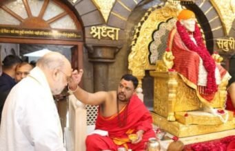 केंद्रीय गृह व सहकार मंत्री अमित शाह यांनी श्री साईबाबा समाधी मंदिराला भेट देऊन श्री साईबाबांचे व गुरूस्थानचे दर्शन घेतले.