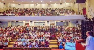 आजचा दिवस महाराष्ट्राच्या इतिहासातील ऐतिहासिक दिवस ठरला आहे. शासनाने अनुकंपा तत्त्वावरील सुमारे ८० टक्के प्रलंबित प्रकरणे निकाली काढली असून भरती प्रक्रियेमध्ये पारदर्शकता आणि वेग यावर विशेष भर देण्यात आला आहे.