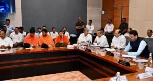 नांदणी मठातील (ता.शिरोळ, जि.कोल्हापूर) माधुरी हत्तीण पुन्हा नांदणीत यावी, अशी जन भावना आहे. ही जनभावना लक्षात घेऊन नांदणी मठाने सर्वोच्च न्यायालयात पुनर्विचार याचिका दाखल करावी.