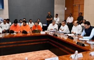 नांदणी मठातील (ता.शिरोळ, जि.कोल्हापूर) माधुरी हत्तीण पुन्हा नांदणीत यावी, अशी जन भावना आहे. ही जनभावना लक्षात घेऊन नांदणी मठाने सर्वोच्च न्यायालयात पुनर्विचार याचिका दाखल करावी.