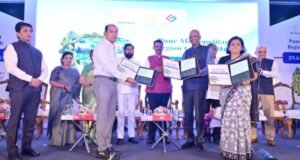 कोणत्याही एका शहराने एखाद्या क्षेत्रावर वर्चस्व गाजविण्यासारखी स्थिती आता राहिली नसून महाराष्ट्रातील अनेक शहरे गतीने विकास करत आहेत.