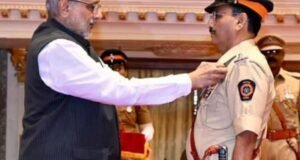 राज्यातील १०६ पोलीस अधिकारी व पोलीस अंमलदारांना राज्यपाल सी. पी राधाकृष्णन यांच्या हस्ते पोलीस शौर्य पदक समारंभपूर्वक प्रदान