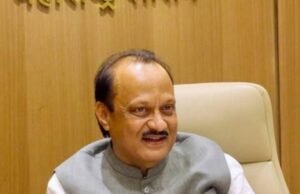 उपमुख्यमंत्री अजित पवार यांनी केंद्रीय रस्ते परिवहन मंत्री नितीन गडकरी यांच्याकडे पुणे आणि परिसरातील वाहतूक कोंडी सोडवण्यासाठी पत्राद्वारे मागणी केली आहे.