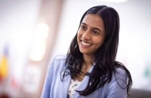 महिला बुद्धिबळ विश्वचषकावर नाव कोरून ग्रँण्ड मास्टर दिव्या देशमुख यांनी भारताची मान गौरवाने उंचावली आहे.