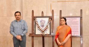 लोकमान्य बाळ गंगाधर टिळक यांच्या जयंतीनिमित्त मंत्रालयात त्यांच्या प्रतिमेला मुख्य सचिव राजेश कुमार यांच्या हस्ते पुष्पहार अर्पण करून अभिवादन करण्यात आले.