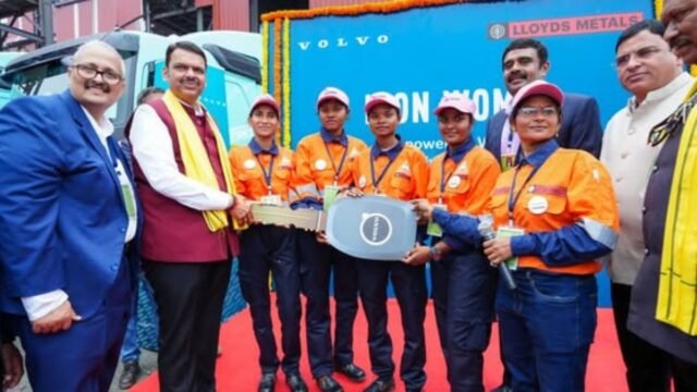 Chief Minister Devendra Fadnavis inaugurated and laid the foundation stone of Lloyds Metals and Energy's 4.5 million tonnes per annum (MTPA) capacity pellet plant at Konsari, #Gadchiroli.