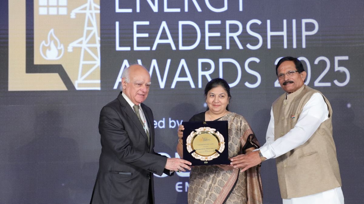 MSEDCL along with Additional Chief Secretary Abha Shukla receives ‘Energy Leadership Award’