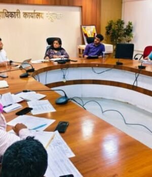 सरदार सरोवर प्रकल्पग्रस्तांच्या समस्यांबाबत जिल्हाधिकारी डॉ. मित्ताली सेठी यांच्या अध्यक्षतेखाली आढावा बैठक संपन्न