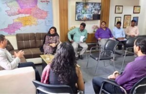 राज्य अनुसूचित जाती आयोगाचे उपाध्यक्ष ॲड. धर्मपाल मेश्राम यांचे नंदुरबार दौरा दरम्यान जिल्हाधिकारी कार्यालयात स्वागत