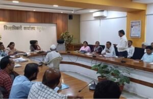 आज जिल्हाधिकारी कार्यालय, नंदुरबार येथे जिल्हा लोकशाही दिन निमित्त जिल्हाधिकारी डॉ. मित्ताली सेठी यांच्या अध्यक्षतेखाली बैठक संपन्न झाली.