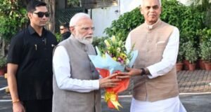 प्रधानमंत्री नरेंद्र मोदी यांचे राजभवन येथे आगमन