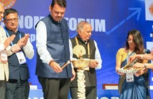 महाराष्ट्राला देशातील ट्रिलियन डॉलर अर्थव्यवस्था बनवणार आहोत. गेल्या वर्षी राज्याच्या अर्ध्या ट्रिलियनचे उद्दिष्ट पार केले आहे.