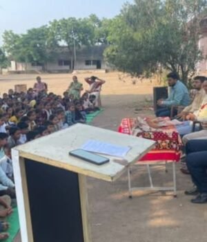 नंदुरबार तालुका पोलीस ठाणे हद्दीतील एस. आर. सी. इंदानी हायस्कूल आणि कनिष्ठ महाविद्यालय, कोपर्ली येथे सायबर गुन्हे प्रतिबंध व जनजागृती कार्यक्रम आयोजित करण्यात आला.