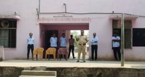 पोलीस ठाणे हद्दीतील कुबेर माध्यमिक विद्यालय, म्हसावद शाळेतील विद्यार्थी, विद्यार्थिनी तसेच शिक्षकवर्ग यांना सायबर गुन्हे व सोशल मीडियावरून होणाऱ्या जनजागृती करण्यात आली.