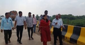 नंदुरबार जिल्ह्यात पायाभूत सुविधांच्या गतीसाठी प्रशासनाचा पुढाकार — मा. जिल्हाधिकारी डॉ. मिताली सेठी यांनी प्रकाशा व डामरखेडा पुलांची पाहणी केली