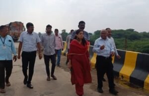 नंदुरबार जिल्ह्यात पायाभूत सुविधांच्या गतीसाठी प्रशासनाचा पुढाकार — मा. जिल्हाधिकारी डॉ. मिताली सेठी यांनी प्रकाशा व डामरखेडा पुलांची पाहणी केली