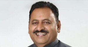 सहकार मंत्री बाळासाहेब पाटील यांनी दिले एक महिन्याचे वेतन मुख्यमंत्री सहाय्यता निधीसाठी