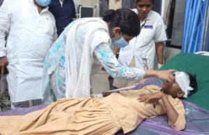 मोलगी ते अक्कलकुवा मार्गावरील घाट माथ्यावर शाळकरी मुलांची बस अपघातग्रस्त झाली असून दोन विद्यार्थ्यांचा मृत्यू झाल्याची माहिती