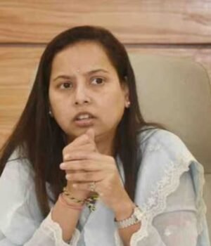 ‘नवतेजस्विनी गारमेंट युनीट’चे लोकार्पण करण्यात येत आहे.