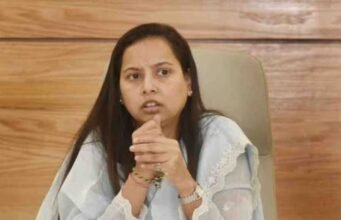 ‘नवतेजस्विनी गारमेंट युनीट’चे लोकार्पण करण्यात येत आहे.