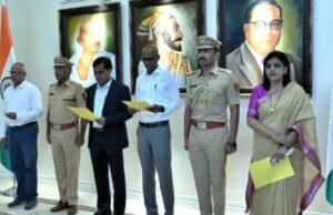 बंकिमचंद्र चटर्जी यांनी रचलेल्या ‘वंदे मातरम्’ या गीताच्या सार्ध शताब्दी महोत्सवनिमित्त राजभवन येथे संपूर्ण ‘वंदे मातरम्’ गीताचे सामूहिक गायन करण्यात आले.