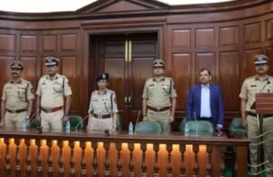 वंदे मातरम् या राष्ट्रीय गीतास १५० पूर्ण झाल्याने आज महाराष्ट्र पोलीस मुख्यालयात सामुदायिक वंदे मातरम् गायनाचा कार्यक्रम आयोजित करण्यात आला