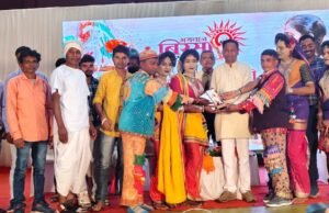 अनशील मामा आदिवासी सांस्कृतिक सोंगाड्या पार्टी केवडीपाडा यांची उत्कृष्ट गीत गायन स्पर्धेत विभागीय फेरीतून राज्यस्तरासाठी नागपूर येथे निवड