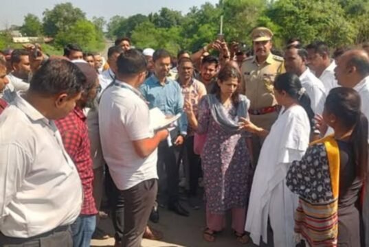 नवापूर तालुक्यात जिल्हाधिकारी डॉ.मित्ताली सेठी यांची पाहणी – राष्ट्रीय महामार्ग व रेल्वे गेटसंदर्भात महत्त्वपूर्ण निर्देश