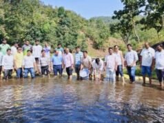 शहादा तालुक्यात ग्रामपंचायत अधिकाऱ्यांचे श्रमदान — ‘वनराई बंधारा’ उपक्रमातून जलसंधारणाचा आदर्श